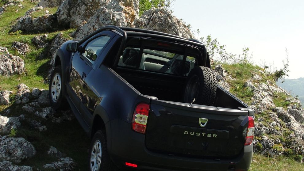 Dacia Duster Pick-Up cu dubla cabina a fost filmata pe strazile din Pitesti. Uite cum va arata noul model Dacia: FOTO