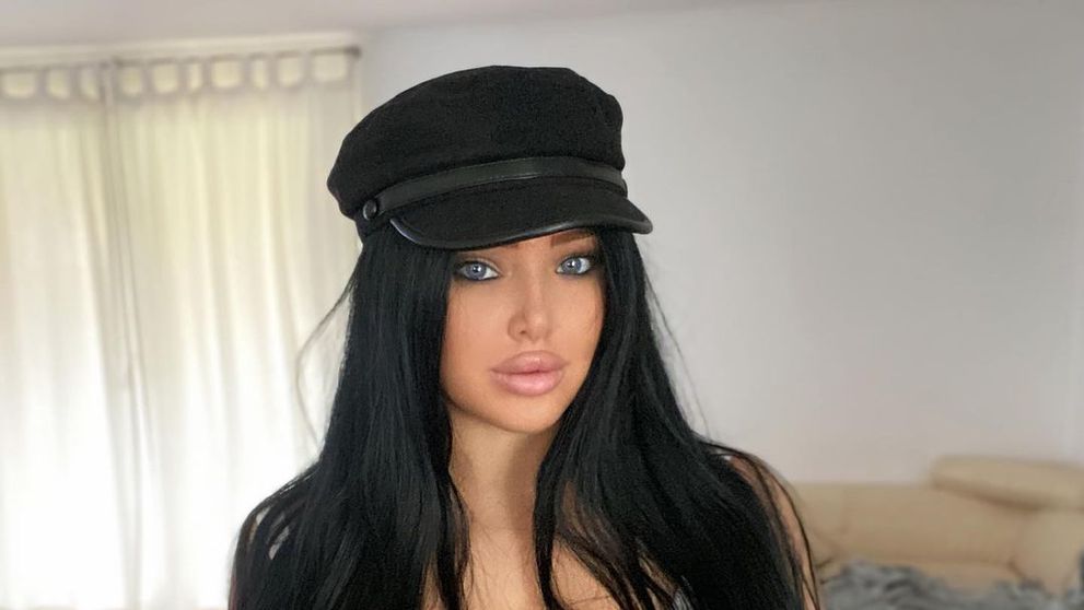S-a îngrășat 25 kg pentru că-și dorea sâni imenși! Cum arată Claudia Rivier, tânăra din Croația cu forme imposibile