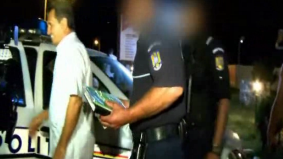 O farsa cu final NEASTEPTAT: Nea Marin, saltat de jandarmi in timpul emisiunii. Vezi ce s-a intamplat: VIDEO