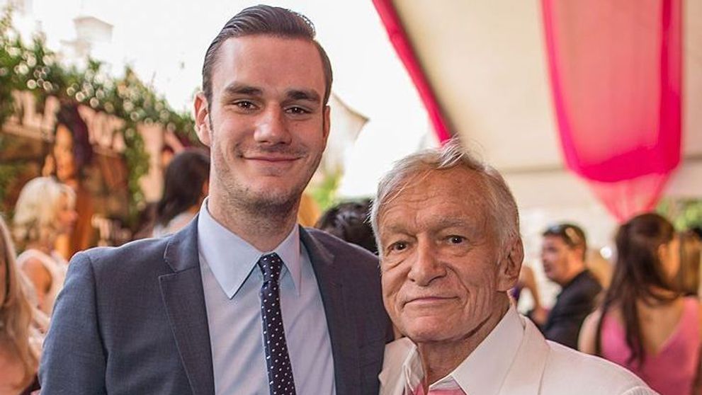 Fiul cel mic al lui Hugh Hefner va fi tată. Cum arată Cooper Hefner și soția lui