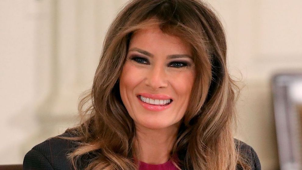 Cum a decorat Melania Trump Casa Albă de Crăciun. A renunțat la decorurile întunecate
