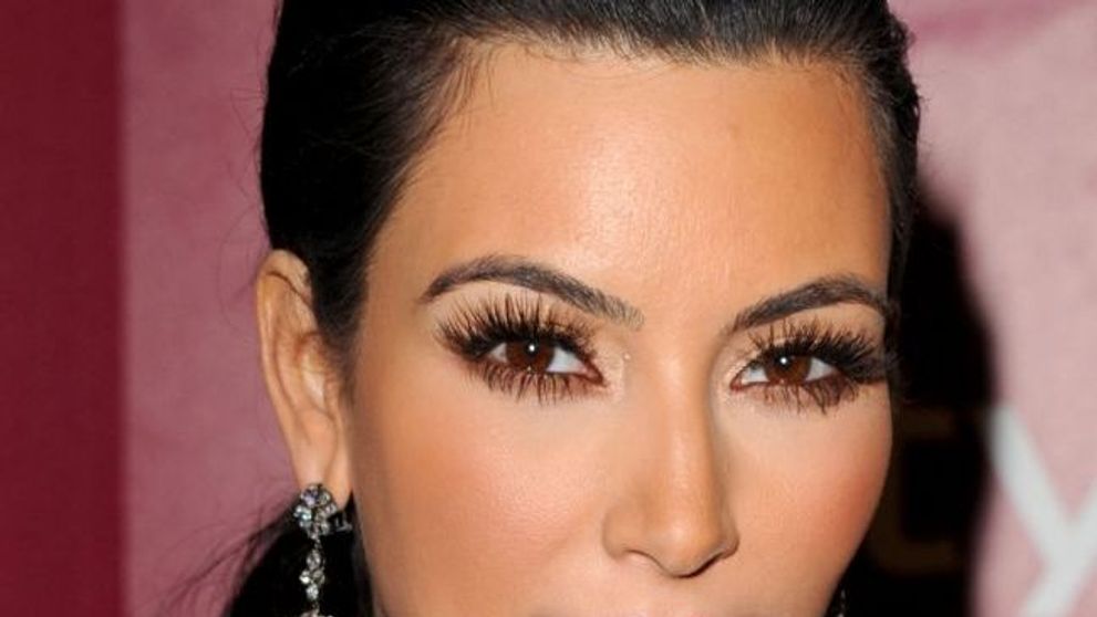 Kim Kardashian si-a aratat pentru prima data burtica de femeie insarcinata