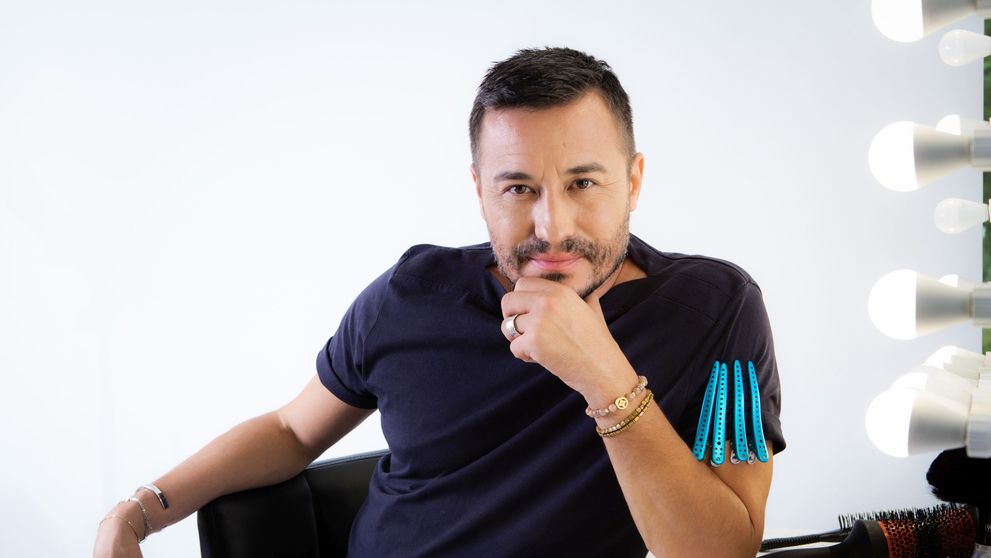 Pentru al șaptelea an consecutiv, Adrian Perjovschi anunță trendurile în hair-style și beauty pentru 2025 printr-un shooting-show de colecție, „Natural born beauty”