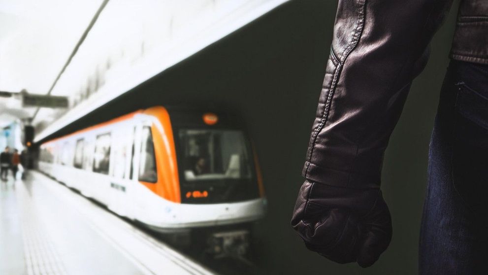 VIDEO | Imagini desprinse din filmele de groază. O femeie a fost împinsă în fața metroului