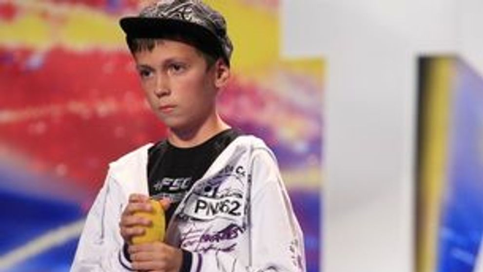 Agache Cosmin a ajuns sa faca beatbox dupa ce a vizionat pe internet diverse filmulete! VIDEO