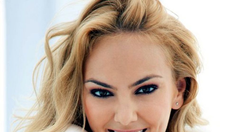 Roxana Ionescu are in plan sa se mute cu un barbat. Cine este misteriosul cu care va locui frumoasa blonda
