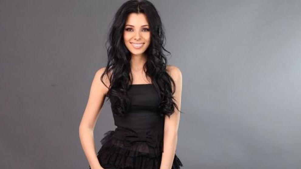 Corina Caragea, in cel mai sexy pictorial in care ai vazut-o. Cum s-a lasat fotografiata prezentatoarea stirilor sportive
