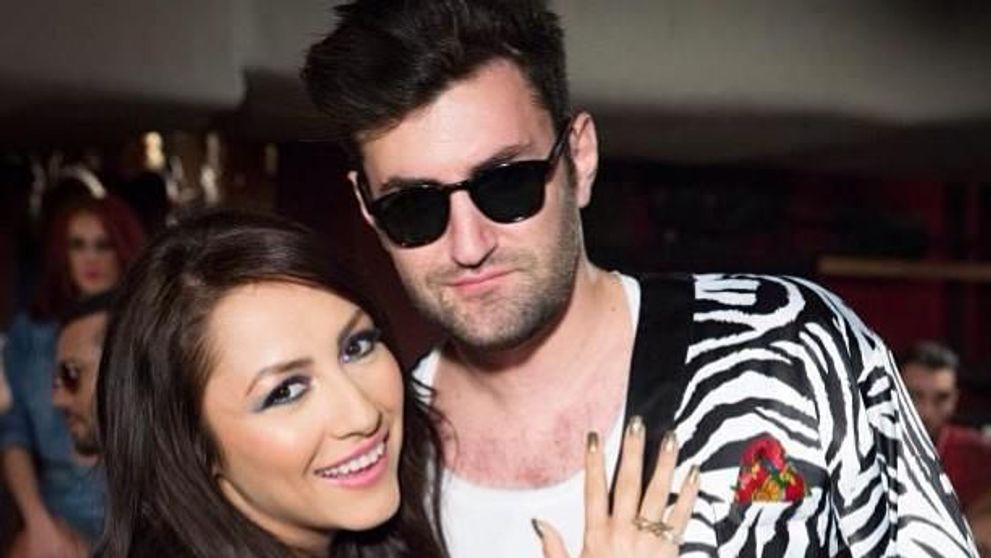 Smiley, cu chef de glume. Fanii s-au distrat copios pe seama ultimei fotografii cu cantaretul