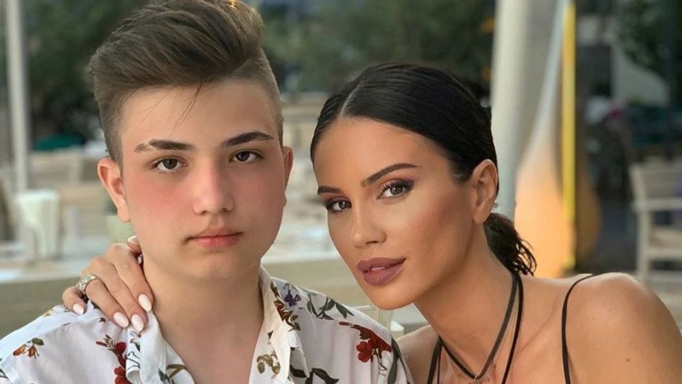 Geanina Ilieș nu se desparte de fiul adolescent nici în vacanțe: „Dacă aș putea, l-aș pupa toată ziua”