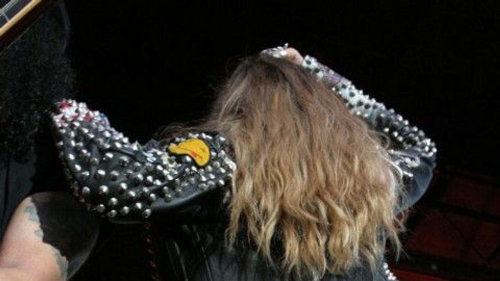 Fergie are un fundulet sexy, pe care l-a fatait la un concert pe langa Slash! FOTO