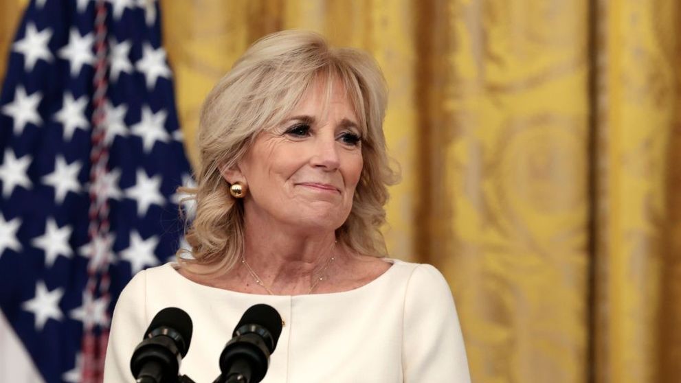 Gafa comisă de Jill Biden a ajuns virală! Prima doamnă l-a sărutat pe Douglas Emhoff, soțul vicepreședintei Kamala Harris