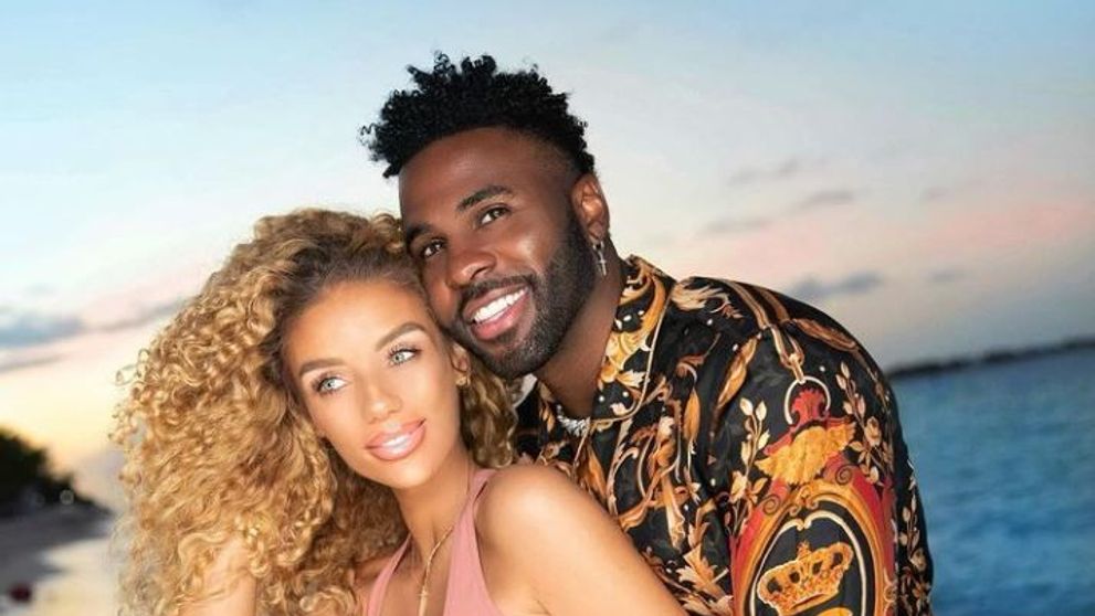 Jason Derulo și iubita sa, Jena Frumes, au devenit părinți. Primele imagini cu bebelușul