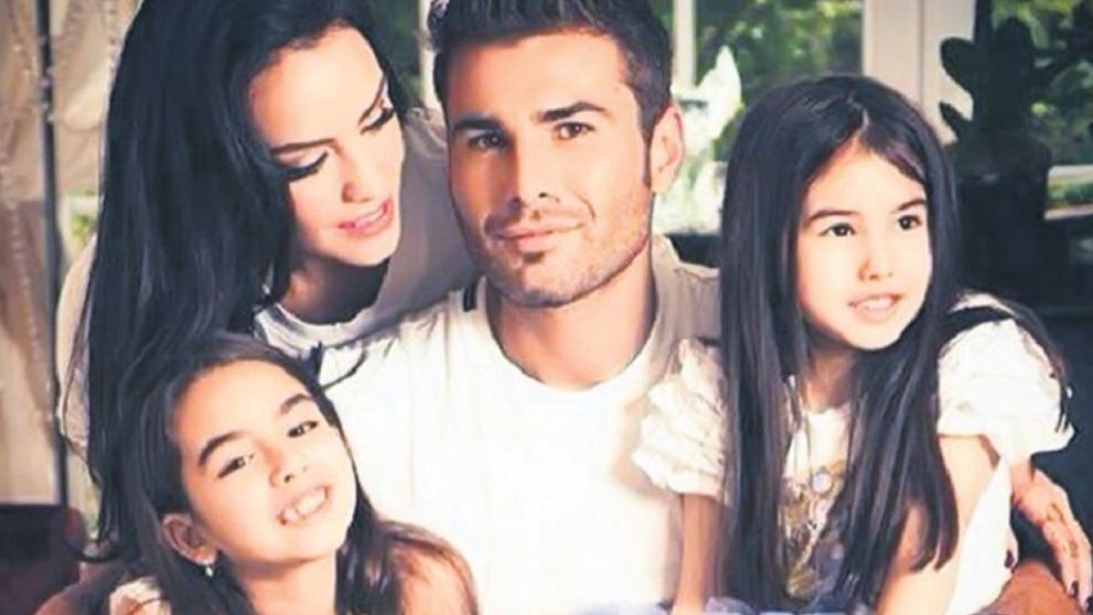 Cum arată fiicele lui Adrian Mutu în 2026. Adriana și Maya, apariție rară alături de tatăl lor. Sandra Mutu și Consuelo Matos au fost împreună la aniversare