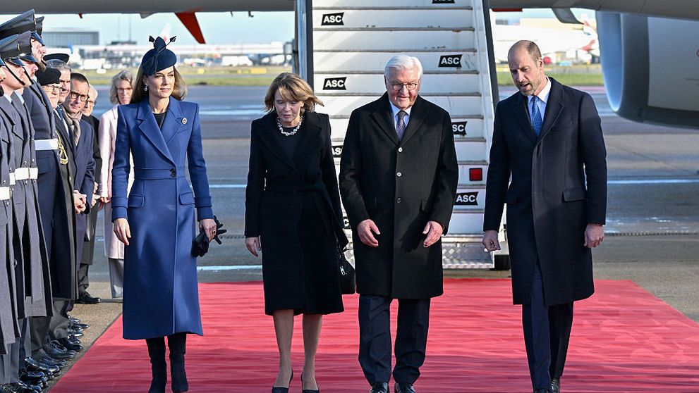 Prințul și Prințesa de Wales l-au întâmpinat pe președintele Germaniei și pe soția lui la aeroport. Ținuta lui Kate Middleton, plină de simboluri subtile