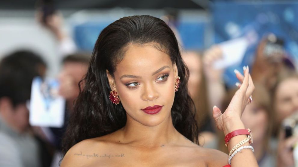 Rihanna, super sexy pe Instagram! Cum își promovează noua colecție de lenjerie intimă