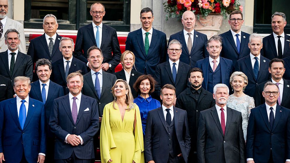 Motivul pentru care Donald Trump și Volodimir Zelenski au fost plasați la distanță în poza de grup de la summitul liderilor NATO