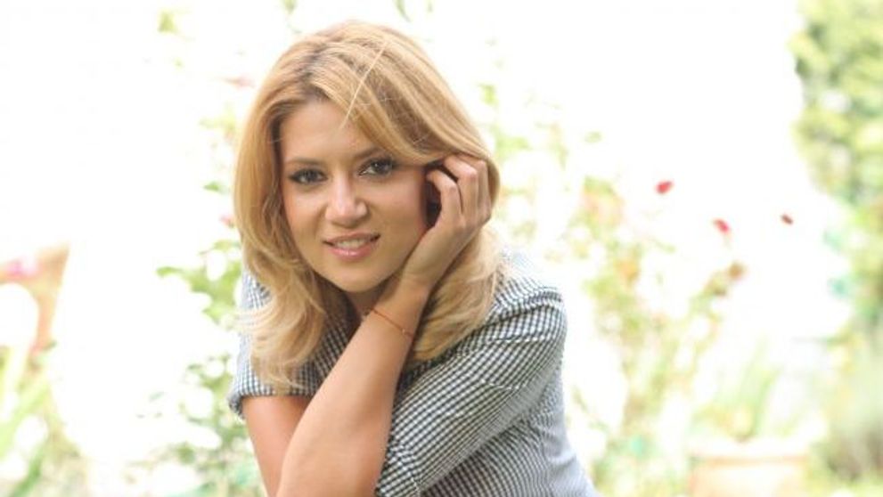 De ziua ei, Amalia Enache le-a facut cinste prietenilor cu o piesa de teatru