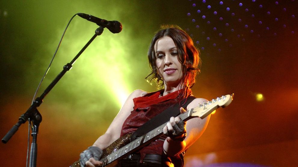 Alanis Morissette a dezvăluit că a fost violată în adolescență: “Mi-au trebuit ani întregi de terapie”