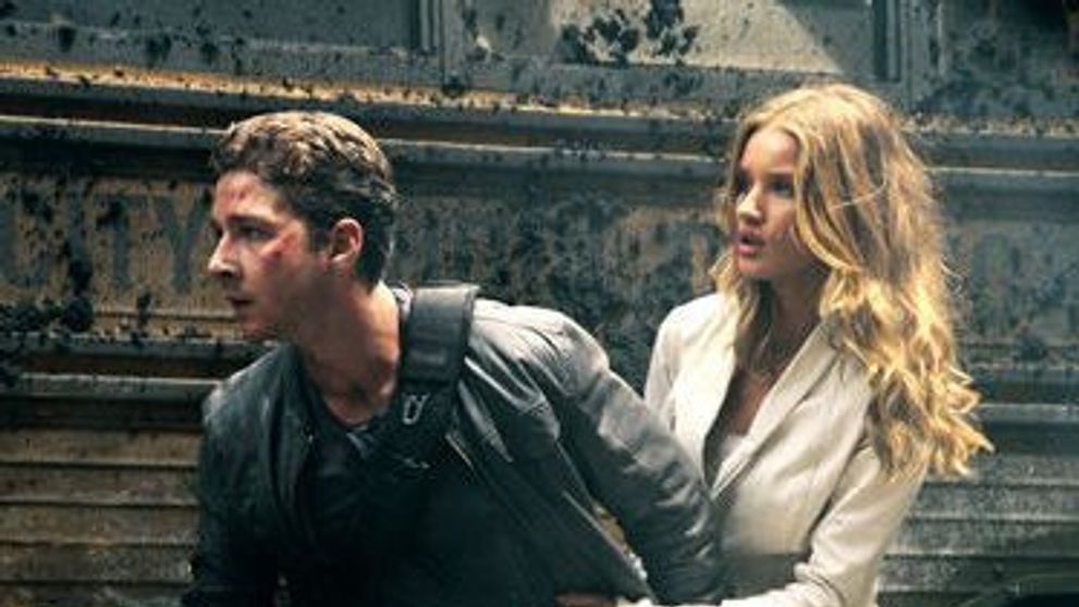 Shia LaBeouf s-a facut numai muschi: cum arata acum actorul din Transformers