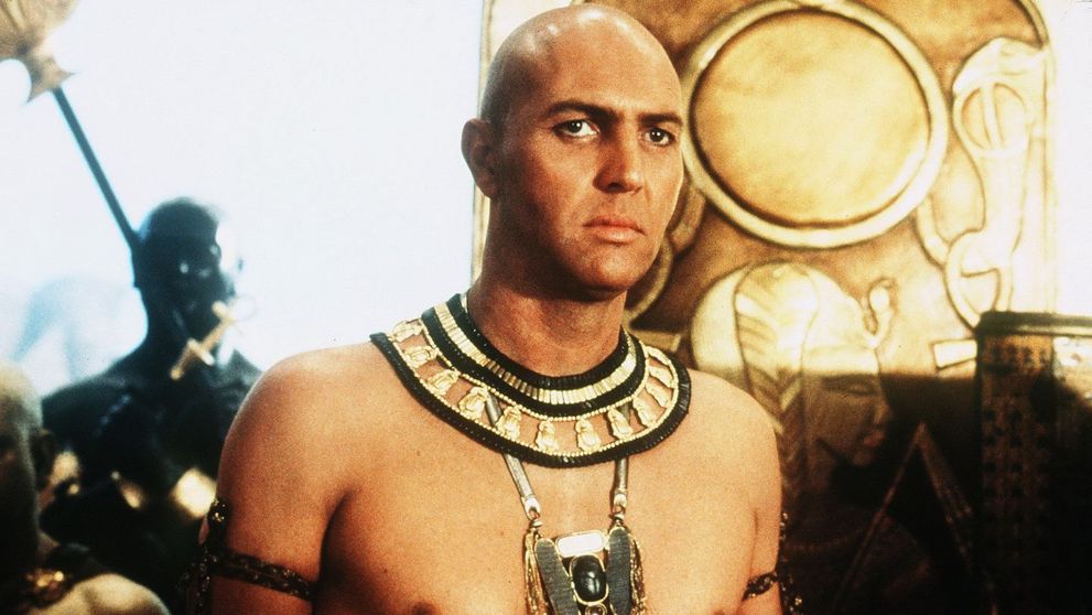 Te-a infricosat in Mumia si Mumia Revine! Cum a ajuns sa arate acum Arnold Vosloo, actorul care l-a jucat pe Imhotep