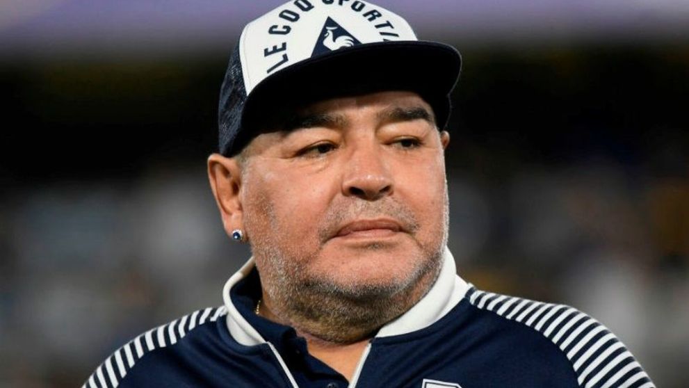 Diego Maradona a murit ”după 12 ore de chin și agonie”. Dezvăluirile macabre ale medicului legist care au făcut-o pe fiica fotbalistului să părăsească sala de judecată