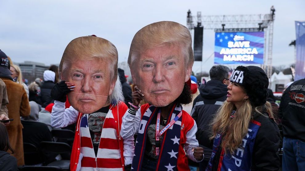 James Corden, critică dură la adresa lui Trump: ”America a fost luată ostatică de un nebun”