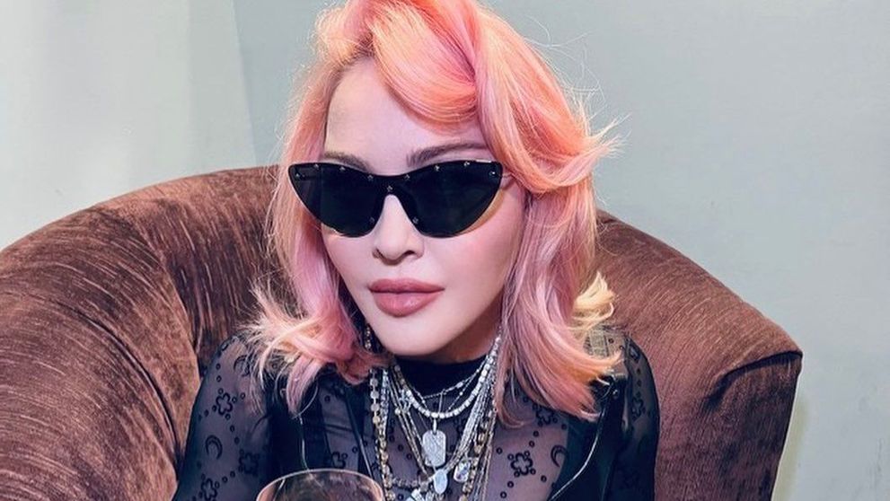 Madonna, o nouă apariție incendiară! A pozat topless pentru admiratorii de pe Instagram
