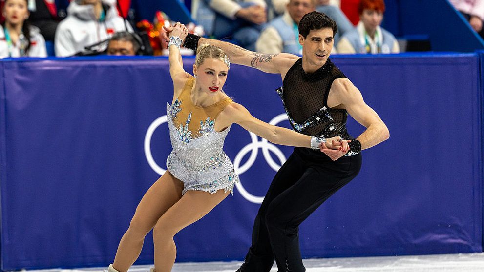Accident vestimentar pe gheață! Ce s-a întâmplat între cuplul canadian Piper Gilles și Paul Poirier chiar în timpul numărului lor de la Jocurile Olimpice 2026