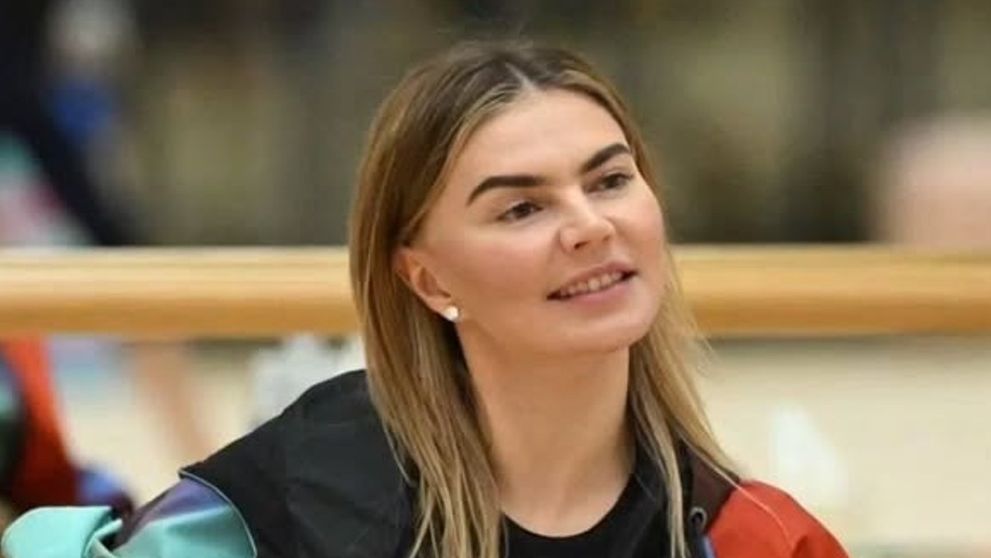 „Capul ei arată ca un dovleac”. Alina Kabaeva, ținta criticilor după publicarea unor imagini din sala de gimnastică