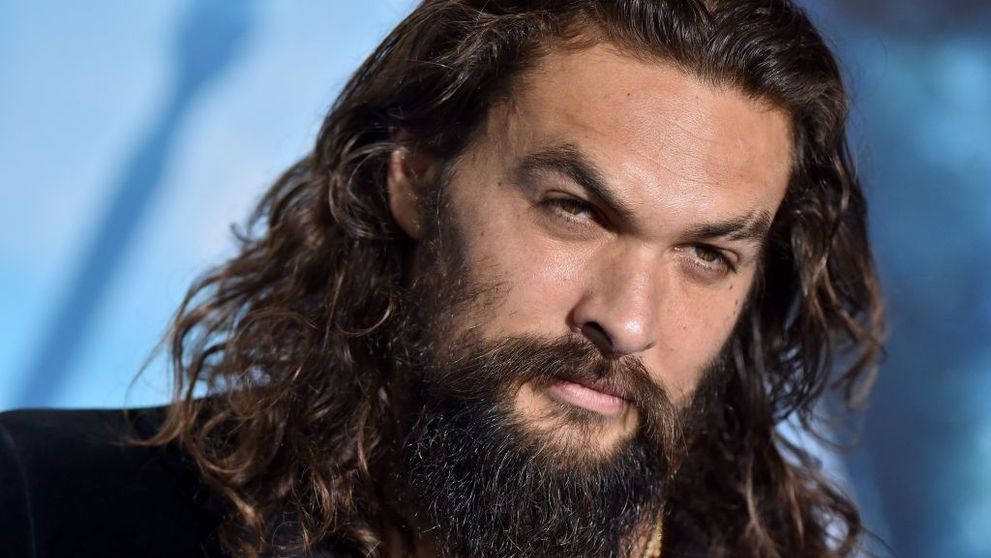 Un român celebru, blocat în lift cu Jason Momoa. Ce au făcut aceștia, timp de două ore