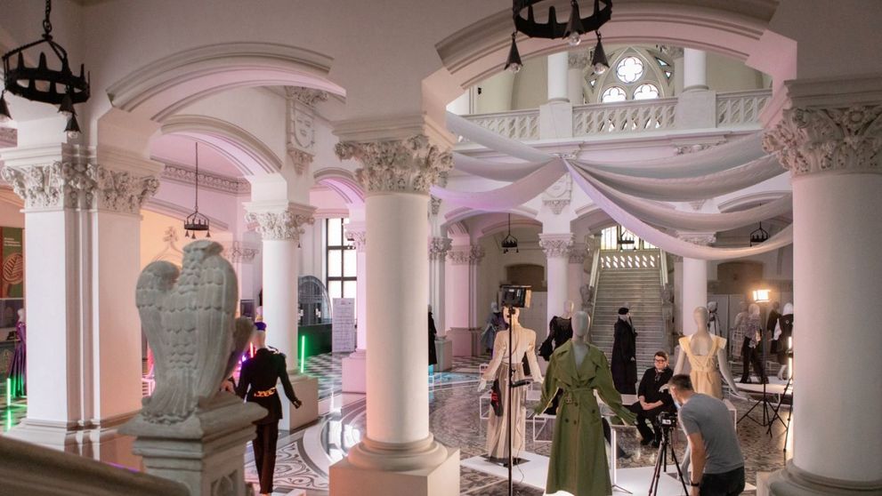 Romanian Fashion Week, cel mai cunoscut eveniment dedicat industriei modei românești, se desfășoară în perioada 4-6 iunie