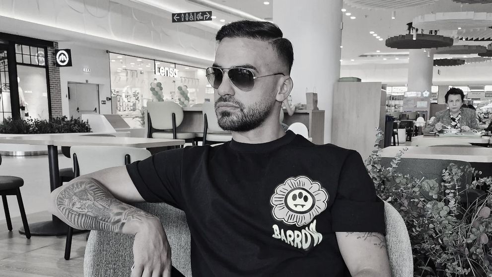Un tânăr din Pitești, de doar 29 de ani, și-a pus capăt zilelor. Prietenii lui sunt șocați, mai ales că îl credeau fericit în relație cu iubita lui