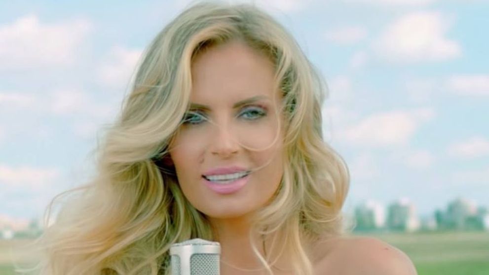 Andreea Banica, in cea mai sexy tinuta. Perechea de pantaloni ultra-scurti care i-a lasat pe fani fara cuvinte