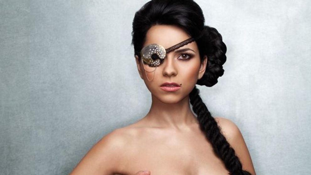 Inna, complet nemachiata si cu parul cret. Fotografia care a strans mii de like-uri si comentarii. Iti place cum arata asa?
