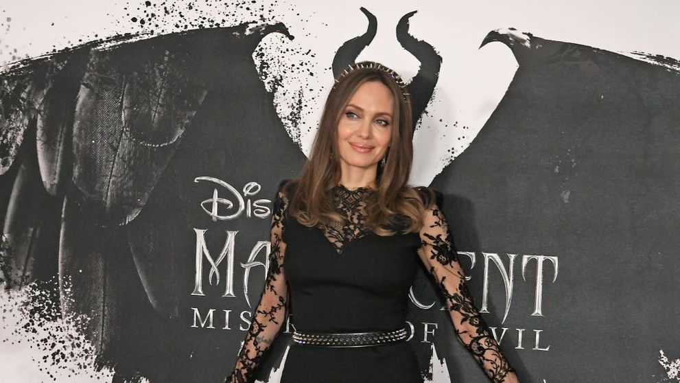 Angelina Jolie, experiment periculos: s-a închis într-o cameră plină cu albine