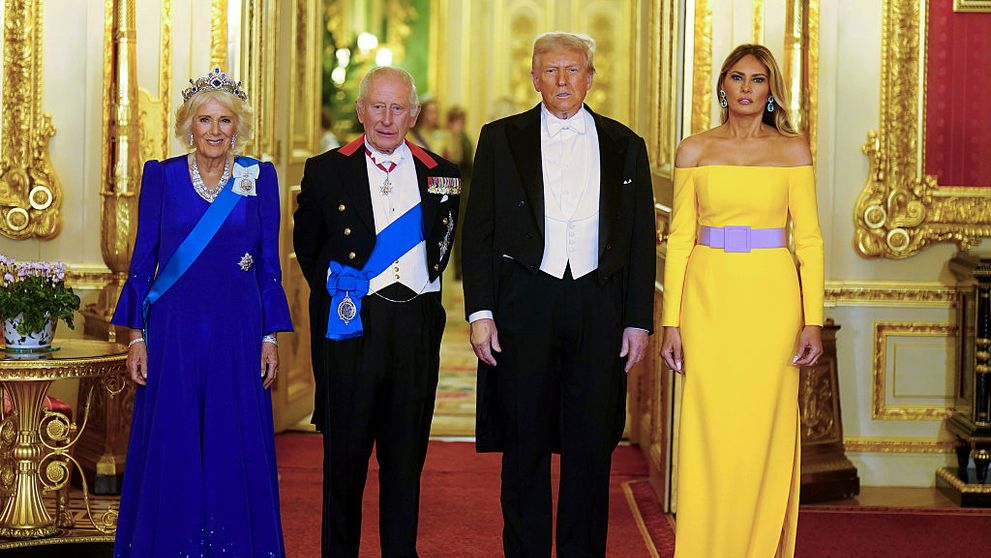 De ce Melania Trump nu a făcut reverență în fața Familiei Regale. Prima Doamnă a SUA a salutat Regele și Regina cu o strângere de mână