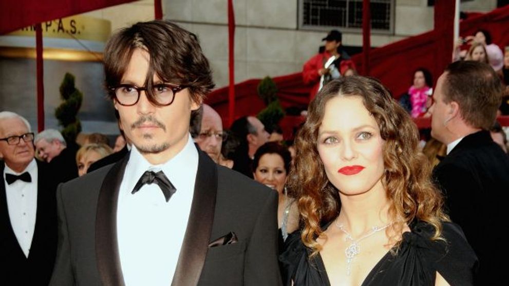 Dupa 14 ani de relatie, Johnny Depp si Vanessa Paradis merg pe drumuri separate. <span style=