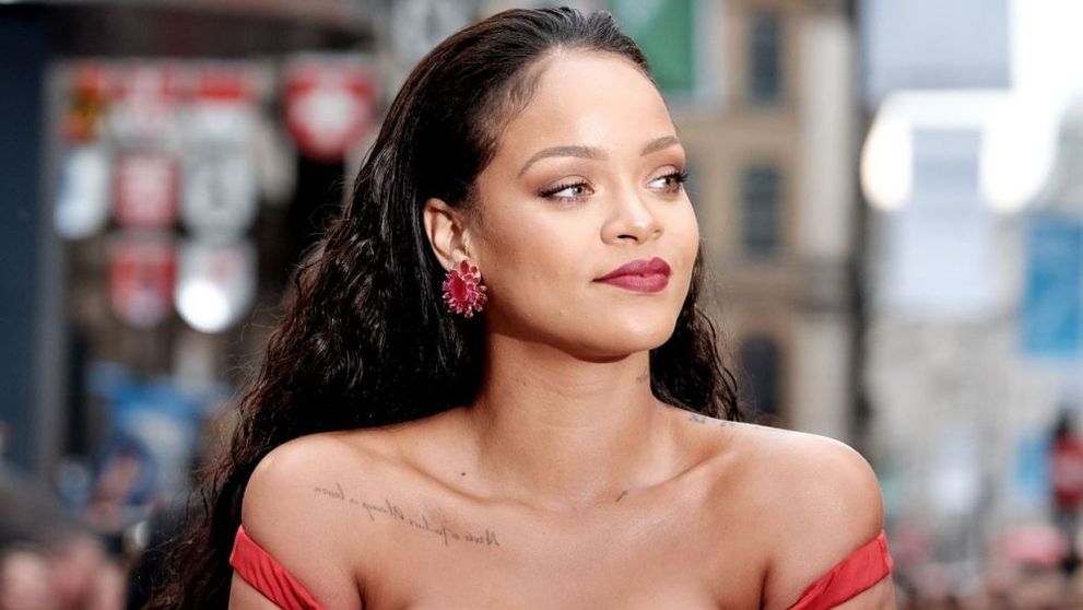 Este una dintre cele mai iubite vedete ale momentului si castiga sume fabuloase! In ce isi investeste Rihanna banii