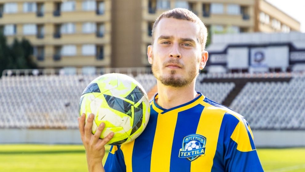 Vlad Ionuț Popescu, actorul care îl interpretează pe Mihai în Atletico Textila, interviu EXCLUSIV! Ce spune despre noul sezon al serialului de pe VOYO: „Doar Mircea Lucescu ar putea face ceva!”