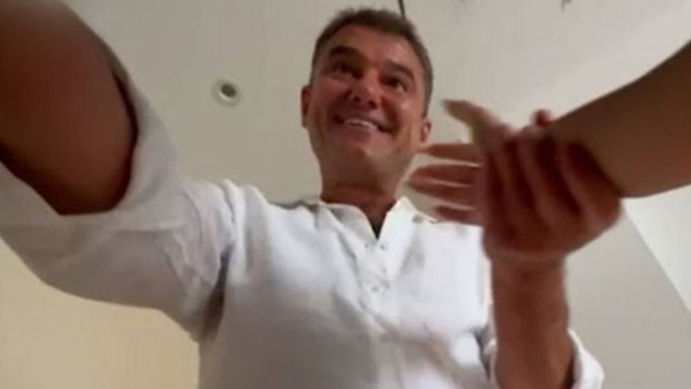 Cristian Boureanu, filmat în timp ce agresează sexual o tânără de 23 de ani. A atins-o în zonele intime, în timp ce fata îi spunea clar că nu își dorește acest lucru: „Îți stă bine la mine în pat”