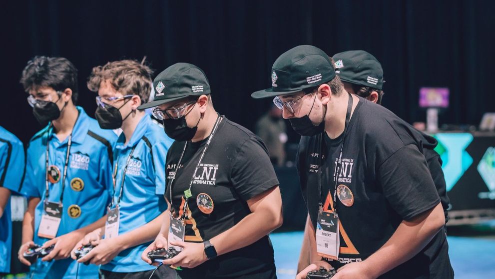 Începe sezonul #7 BRD FIRST Tech Challenge România! Sezonul trecut, România a câștigat Campionatul Mondial din SUA!