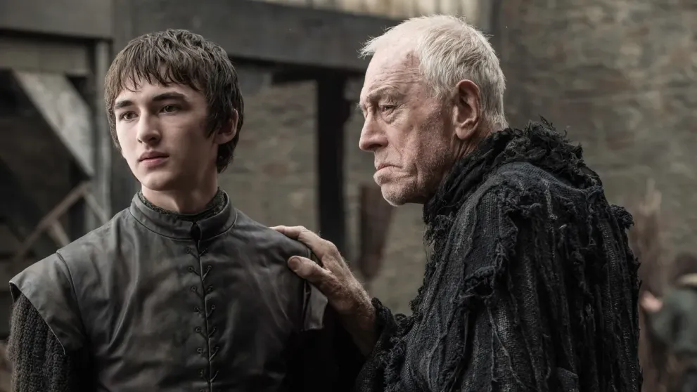 Ți-l mai amintești pe Bran Stark, băiatul ajuns rege în Game of Thrones? Acum e bărbat în toată regula, cu diplomă în neuroștiință, o sotie misterioasă și o poveste de viață surprinzătoare