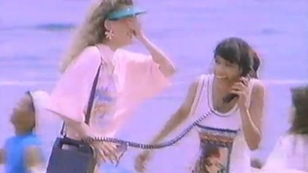 Sa ne amuzam un pic! Cum arata o reclama la telefoane mobile in 1989: <span style=