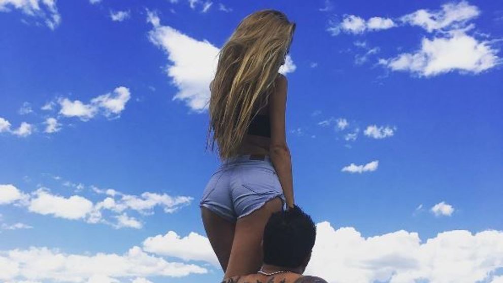 Dan Bilzerian e mic copil pe langa el. Barbatul care a fost supranumit 