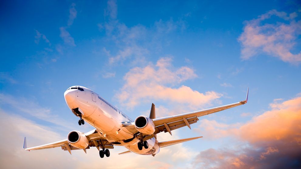 Clipe de groază la bordul unui avion! Controlorul de trafic aerian a adormit în turn. Aeronava a fost nevoită să survoleze mai bine de zece minute