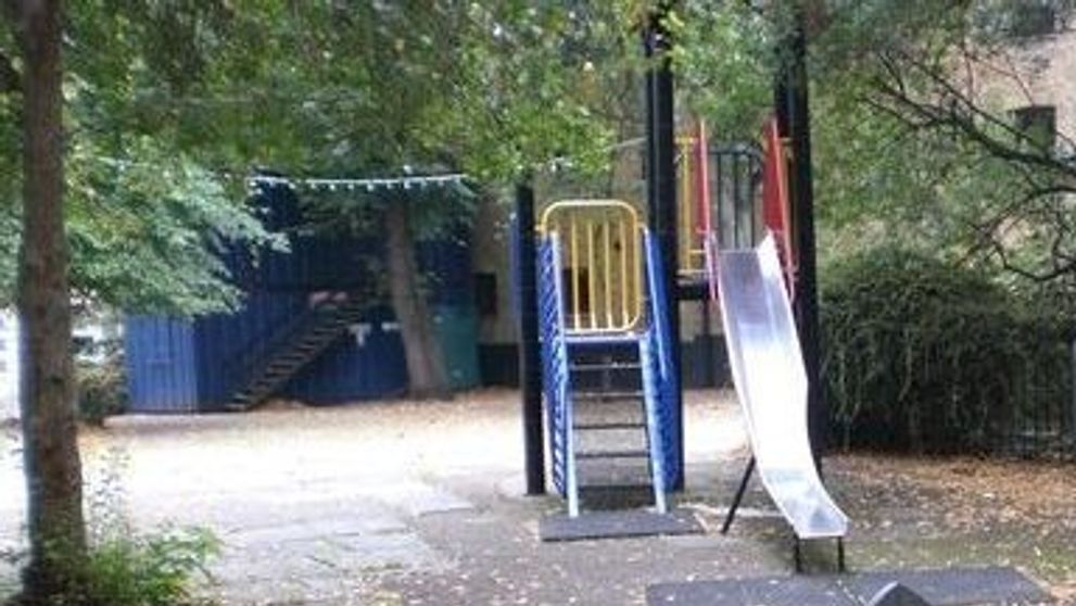 Cel mai nepotrivit loc unde ai putea gasi un tobogan pentru copii: