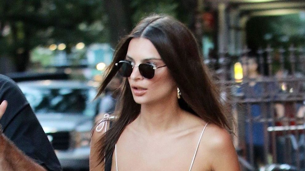 Emily Ratajkowski, imagine riscantă pe Instagram. Ce a postat vedeta din autoizolare