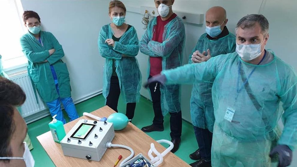 Primul ventilator mecanic pentru bolnavii de Covid-19, produs în România, ajunge în spitale