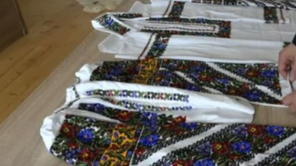 Atelierul in care se fac camasi de 2.500 de lei. Un preot l-a infiintat cu fonduri europene