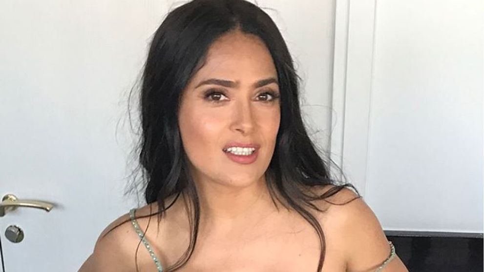 Salma Hayek, aparitie ravasitoare la Cannes. La 51 de ani actrita este mai sexy ca niciodata